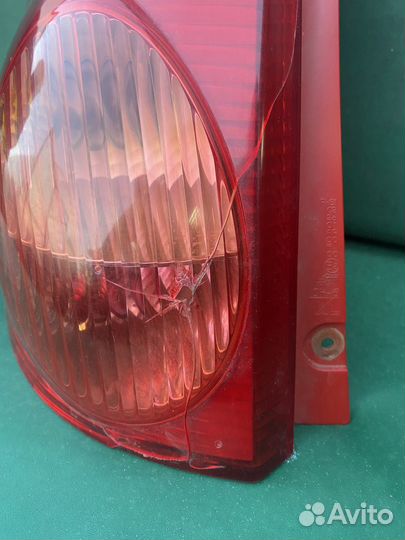 Задний левый фонарь на peugeot 107