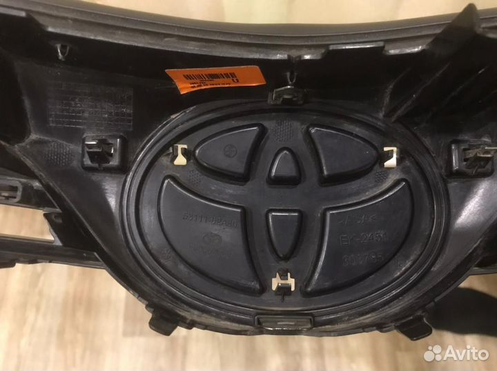 Решетка радиатора Toyota Corolla E180