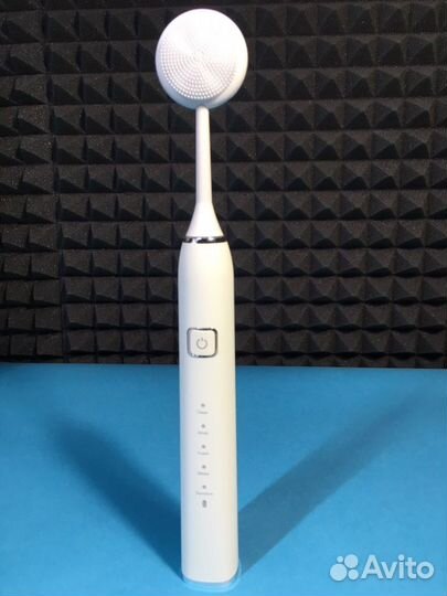 Электрическая зубная щетка новая