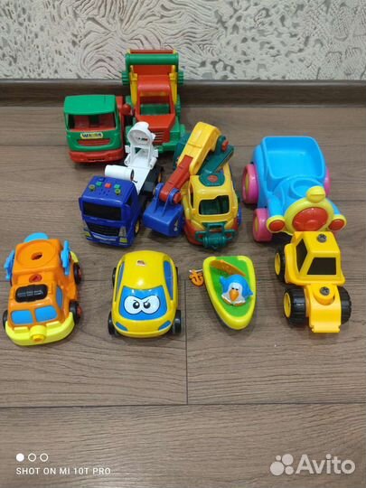 Машинки пакетом пластиковые 59 штук