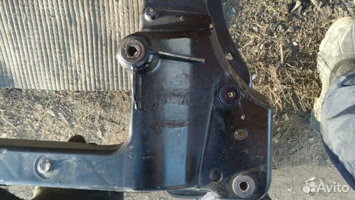 Панель передняя (телевизор) Volkswagen Touran