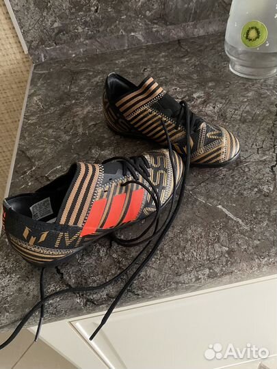 Футбольные бутсы adidas