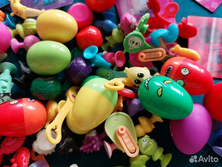 Прилипалы, яйца, игрушки из дикси, пятерочки