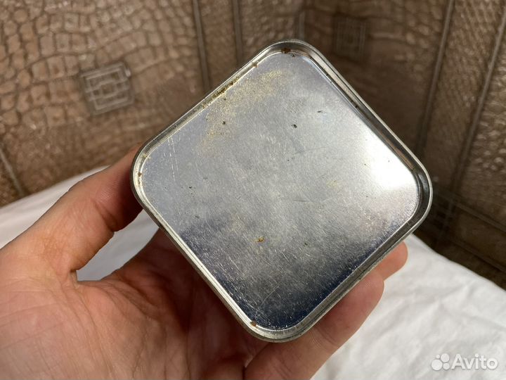 Жестяная банка с новым годом