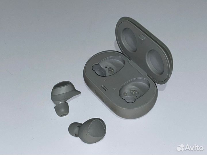 Беспроводные наушники samsung buds