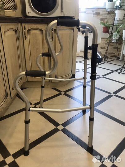 Ходунки для взрослых шагающие