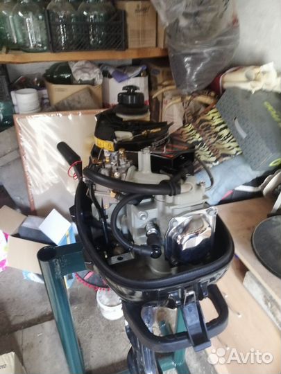 Продаётся лодочный мотор