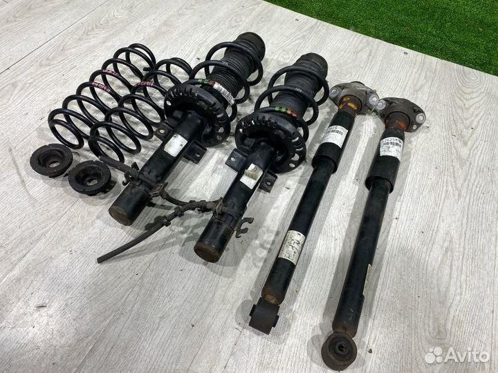 Стойки комплект Audi A1 8X CAX 1.4 2011