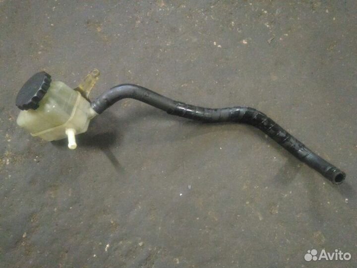 Бачок гур Toyota Avensis T220 1zzfe