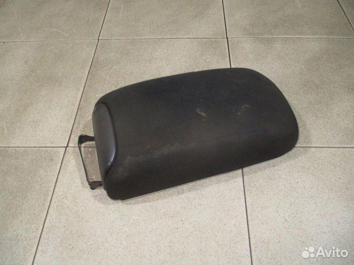 Подлокотник Peugeot 4007