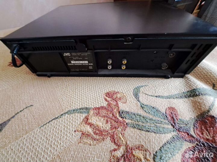 Видеомагнитофон jvc