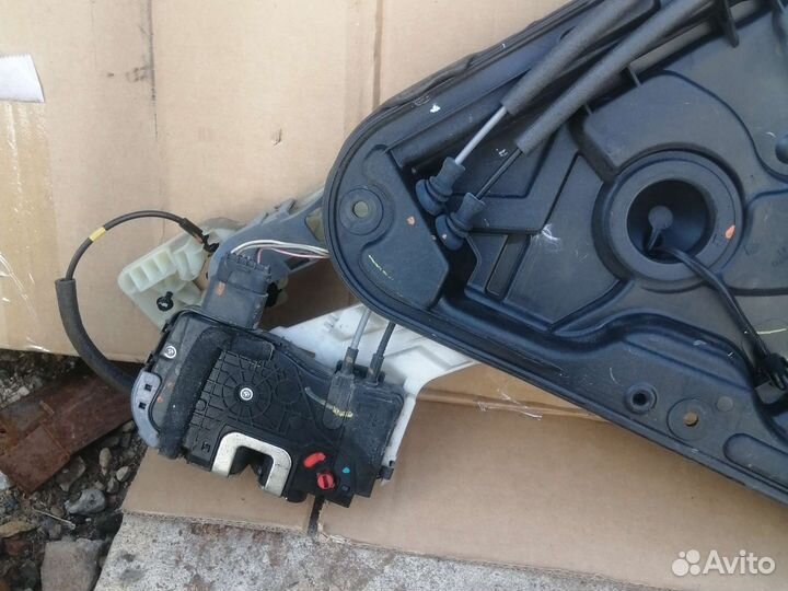 Стеклоподъемник задний левый Hyundai Sonata