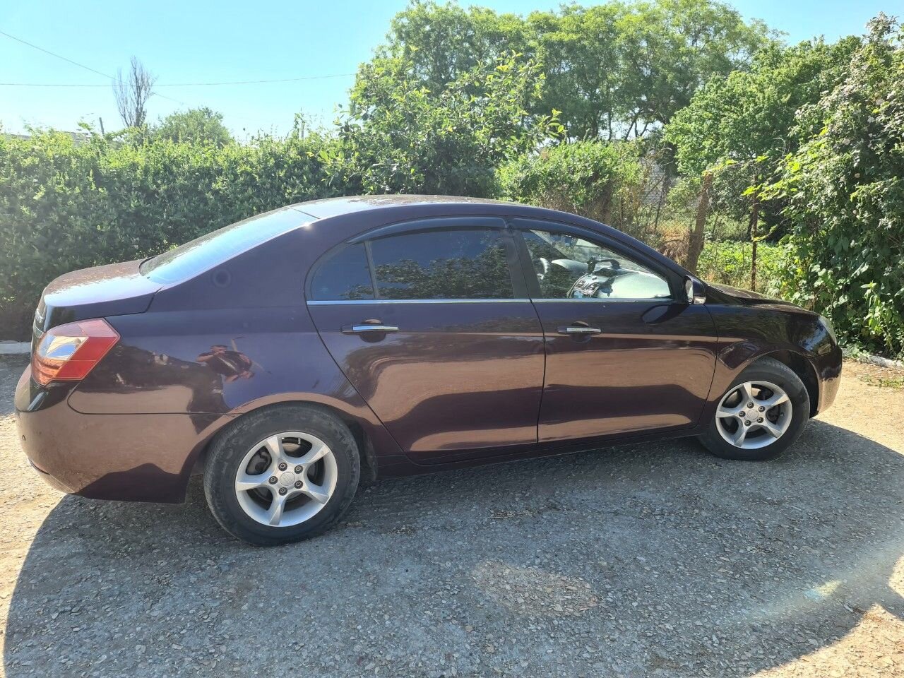 Geely Emgrand EC7: фото владельца