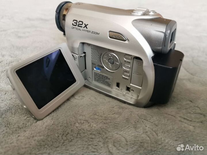 Цифровая видеокамера jvc