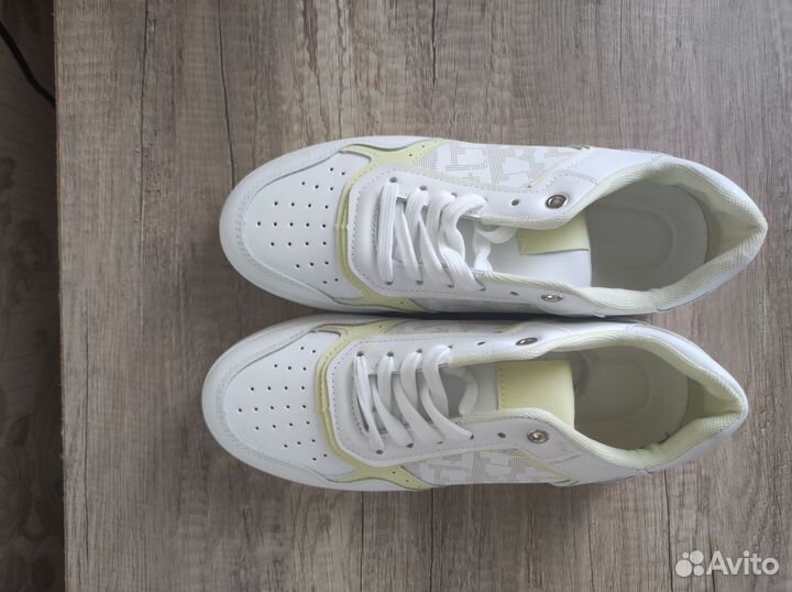 Кроссовки женские 39 размер