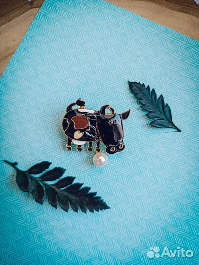 Брошь корова