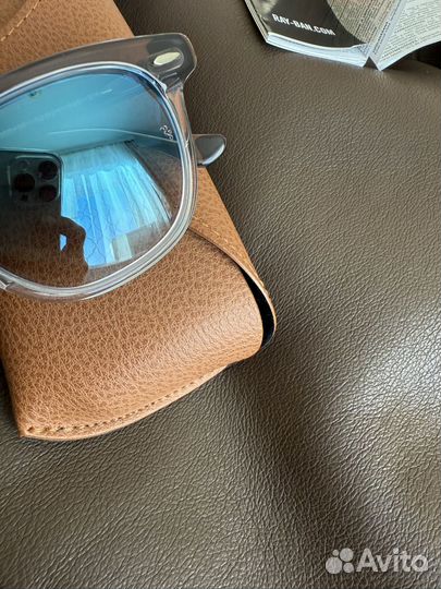Солнцезащитные очки Ray Ban