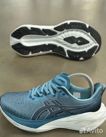 Кроссовки беговые Asics Novablast 4