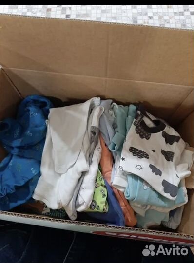 Коробка детских вещей