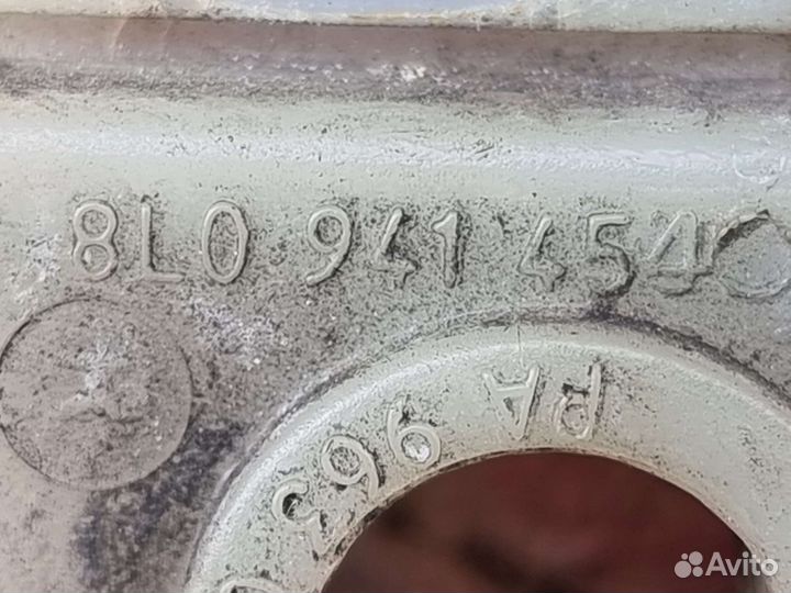 Кронштейн крепления фары правый Audi A6 C5