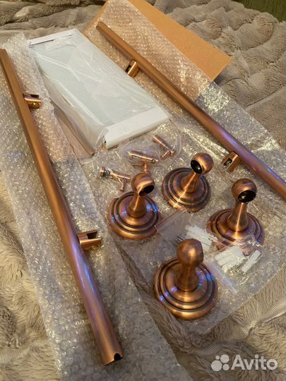 Полка стеклянная в ванную