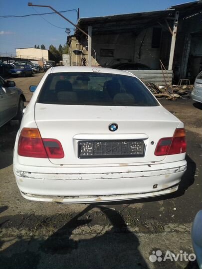 В разборе BMW 320i (E46)