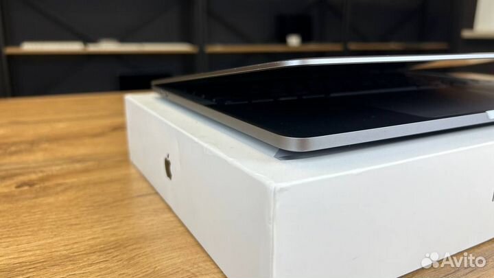 MacBook Pro 13 M1 8/512 новый