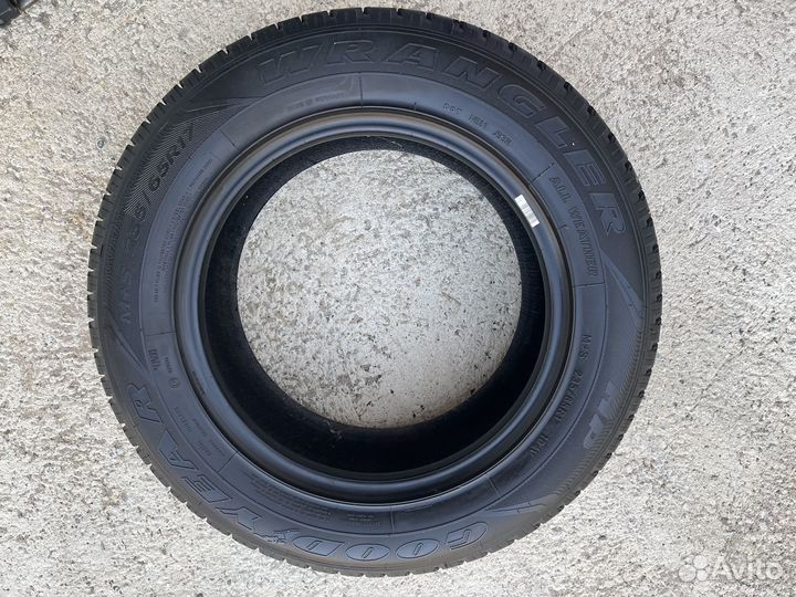 Goodyear Wrangler HP All Weather 235/65 R17 104V