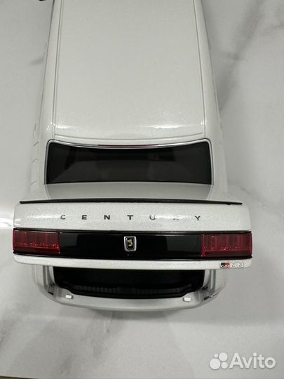 Toyota Century grmn 1:18 Autoart