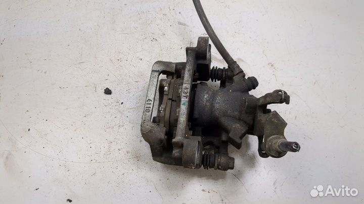 Суппорт правый задний Mitsubishi Outlander