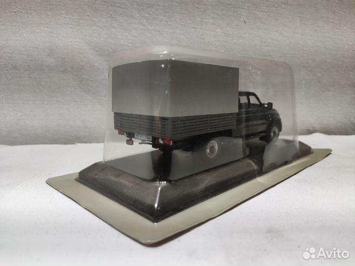 Модель Автолегенды Новая эпоха №23-УАЗ Профи