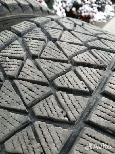 Bridgestone Blizzak DM-V2 225/65 R17