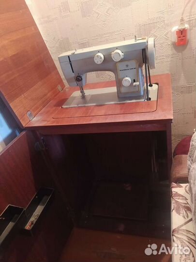 Швейная машинка чайка 142м бу
