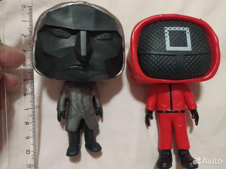 Фигурки из фильма Игра в кальмара