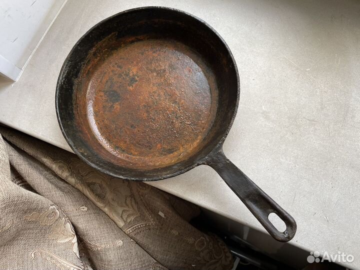 Чугунная сковорода СССР с ручкой