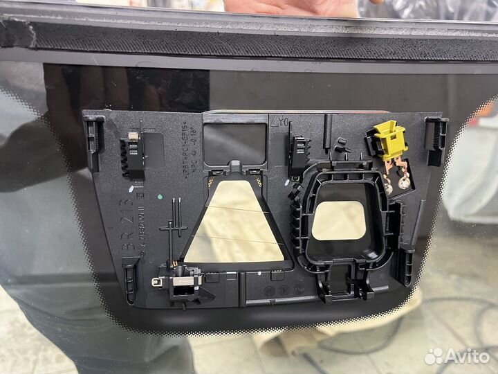 Оригинальное лобовое стекло w213