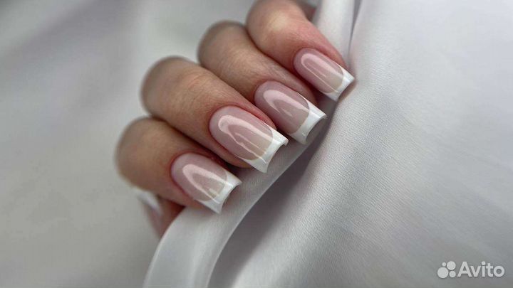 Модель на маникюр