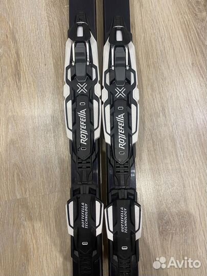 Беговые лыжи atomic