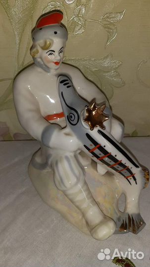 Статуэтка фарфор
