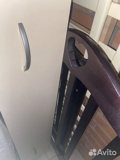 Детская кроватка с маятником