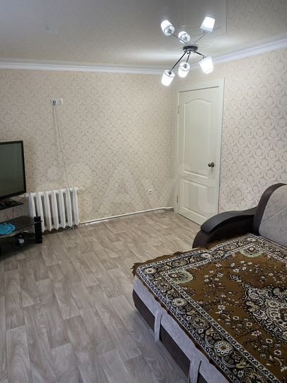 2-к. квартира, 42 м², 1/3 эт.