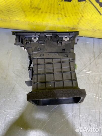 Дефлектор воздушный передний правый Kia Ceed Jd