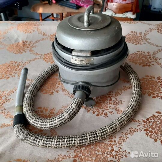 Ретро пылесос Уралец