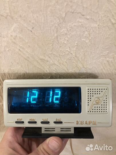 Часы будильник