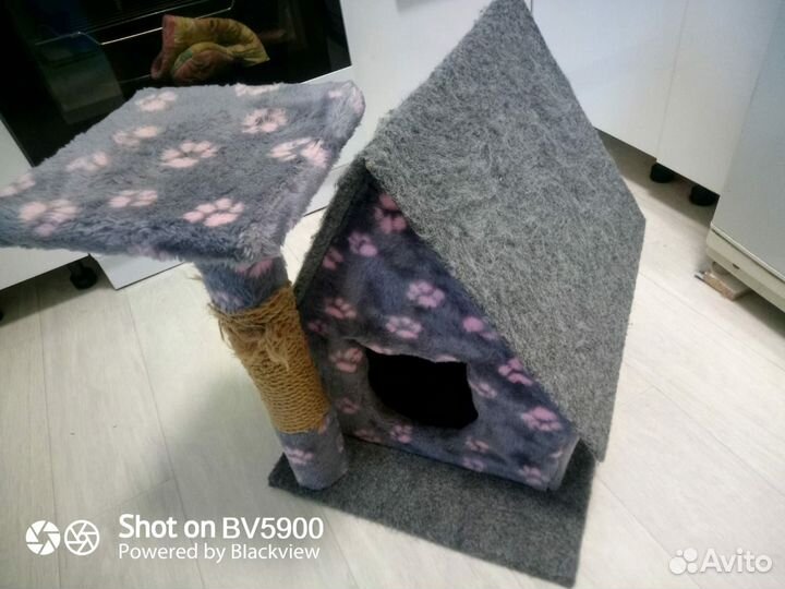 Домик для кошки с когтеточкой бу