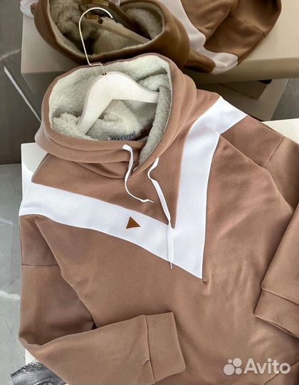 Спортивный костюм женский