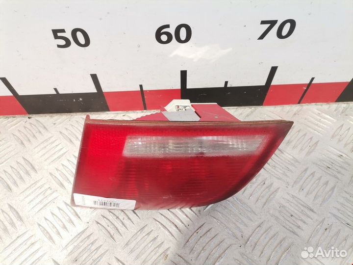 Фонарь крышки багажника правый Audi A3 8P4945094B