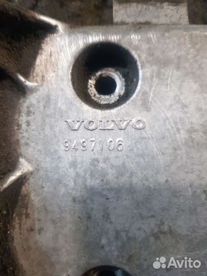 Кранштейн двигателя volvo s40