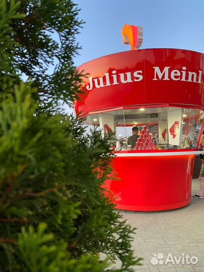 Бариста в кофейню