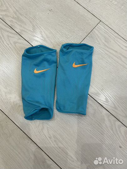 Футбольные щитки nike